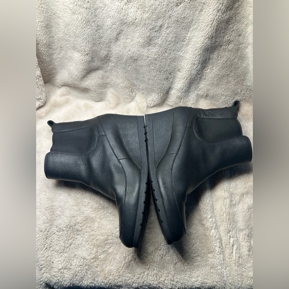 UGG Women's Arleta waterproof leather ankle wedge boots in black size 12 - Picture 3 of 9